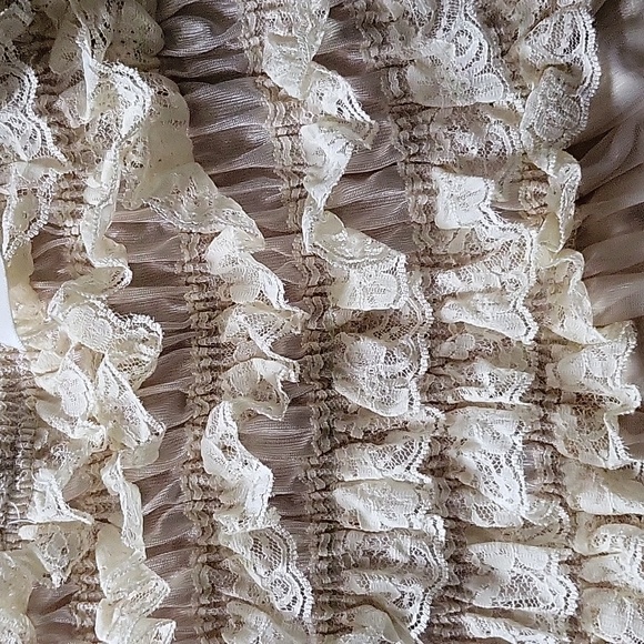 D. Liles Lace Dress - Picture 2 of 3